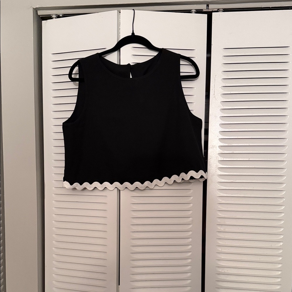 Black and White Sleeveless Crop Top & Shorts set